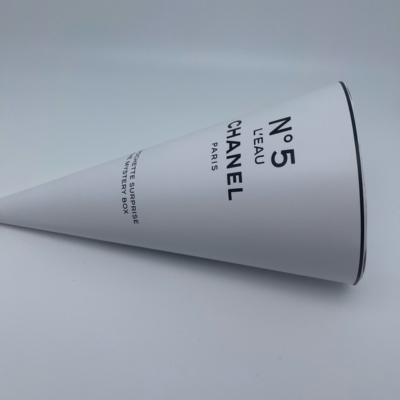 Chanel Mystery Box - Picture 2 of 4